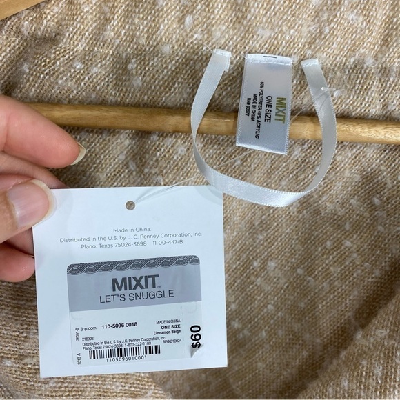 MixIt Let's Snuggle Toggle Front Tassel Fringe Trim Poncho Cinnamon Beige OS NWT - Picture 3 of 4